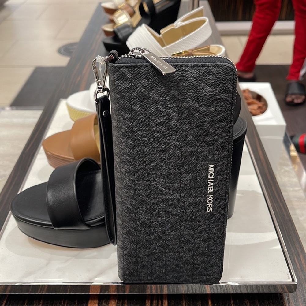 Michael Kors Jet Set Travel Large Travel CONTINENTAL wallet-wristlet-phoneholder - Picture 3 of 16